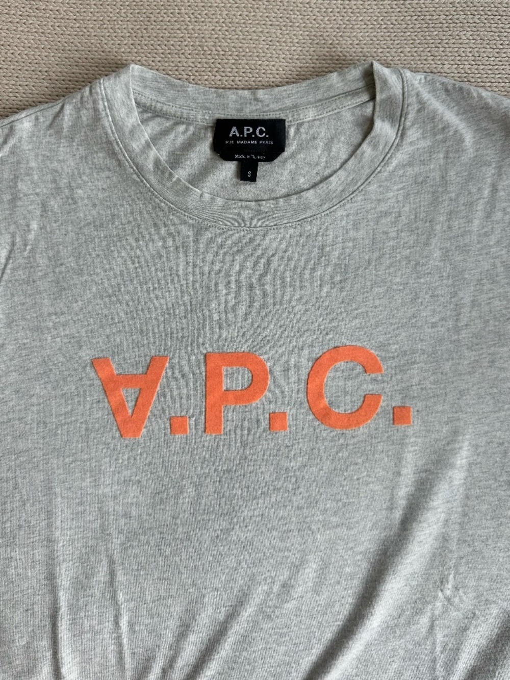 A.P.C. Men's Lt Heather Gray flocked-logo (orange) cotton T-shirt - Size Small